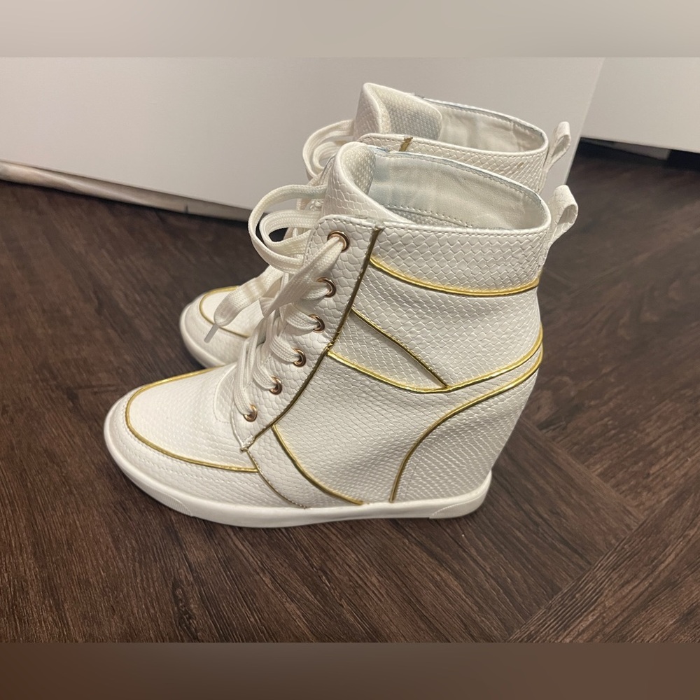 High tops sneakers